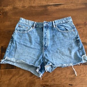Zara slit straight denim shorts.
